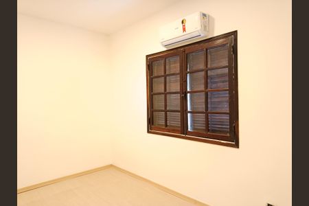 Casa à venda com 250m², 3 quartos e 3 vagas Casa à venda com 250m², 3 quartos e 3 vagasQuarto/Escritório