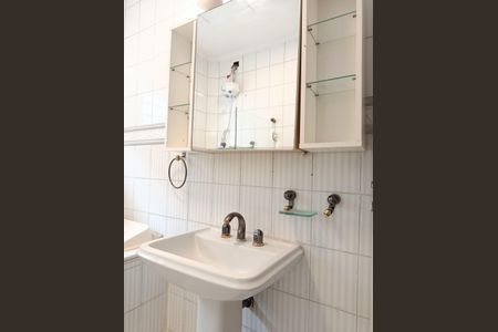 Casa à venda com 250m², 3 quartos e 3 vagas Casa à venda com 250m², 3 quartos e 3 vagasBanheiro da Suíte 1