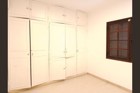 Casa à venda com 250m², 3 quartos e 3 vagas Casa à venda com 250m², 3 quartos e 3 vagasSuíte 2