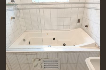 Casa à venda com 250m², 3 quartos e 3 vagas Casa à venda com 250m², 3 quartos e 3 vagasBanheiro da Suíte 1