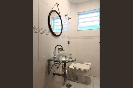 Casa à venda com 250m², 3 quartos e 3 vagas Casa à venda com 250m², 3 quartos e 3 vagasLavabo