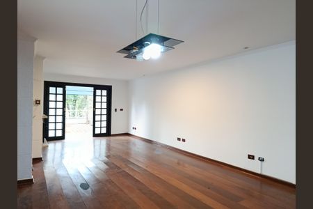 Casa à venda com 250m², 3 quartos e 3 vagas Casa à venda com 250m², 3 quartos e 3 vagasSala