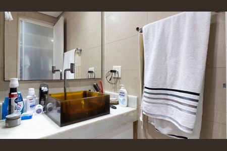 Apartamento à venda com 65m², 3 quartos e 2 vagas Apartamento à venda com 65m², 3 quartos e 2 vagasBanheiro da Suíte