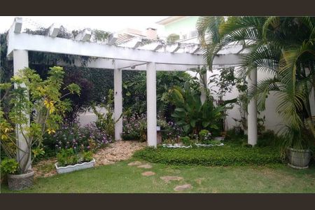Casa de condomínio à venda com 260m², 3 quartos e sem vaga