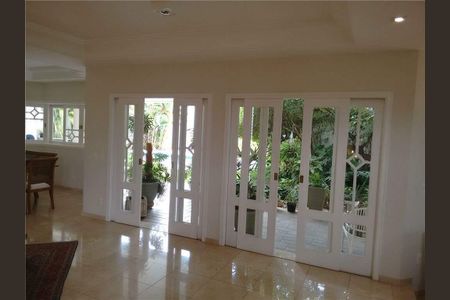 Casa de condomínio à venda com 260m², 3 quartos e sem vaga