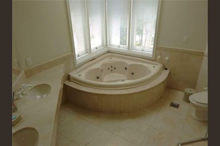 Casa de condomínio à venda com 260m², 3 quartos e sem vaga