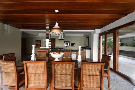 Apartamento à venda com 533m², 6 quartos e 4 vagasÁrea comum - Salão de festas