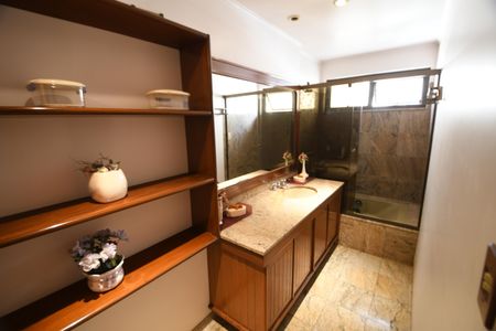 Apartamento à venda com 533m², 6 quartos e 4 vagasBanheiro da Suíte 3