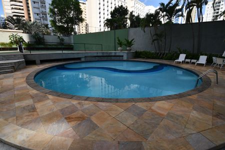 Apartamento à venda com 533m², 6 quartos e 4 vagasÁrea comum - Piscina