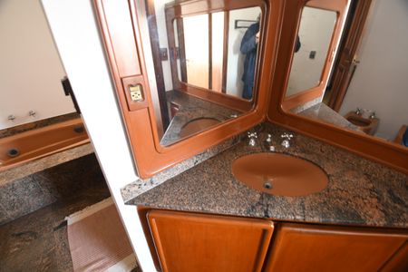 Apartamento à venda com 533m², 6 quartos e 4 vagasBanheiro da Suíte 4