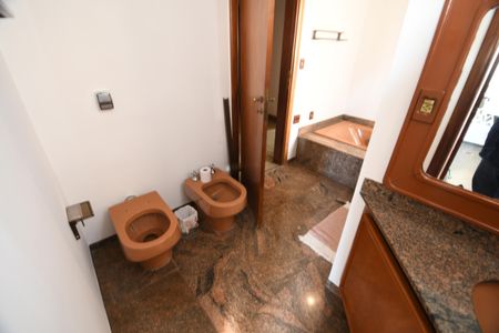 Apartamento à venda com 533m², 6 quartos e 4 vagasBanheiro da Suíte 4