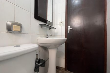 Casa à venda com 172m², 3 quartos e 2 vagas Casa à venda com 172m², 3 quartos e 2 vagasBanheiro Edícula