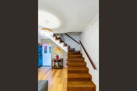 Casa à venda com 262m², 4 quartos e 2 vagas Casa à venda com 262m², 4 quartos e 2 vagasSala