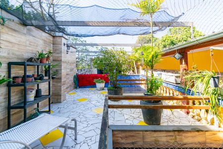 Casa à venda com 262m², 4 quartos e 2 vagas Casa à venda com 262m², 4 quartos e 2 vagasQuintal