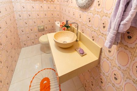 Casa à venda com 262m², 4 quartos e 2 vagas Casa à venda com 262m², 4 quartos e 2 vagasLavabo