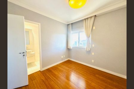 Apartamento à venda com 251m², 4 quartos e 4 vagas