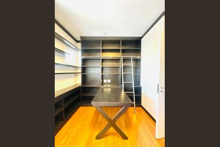 Apartamento à venda com 251m², 4 quartos e 4 vagas