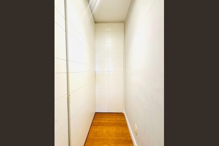 Apartamento à venda com 251m², 4 quartos e 4 vagas