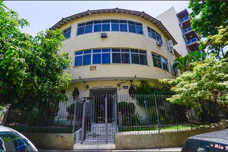 Apartamento à venda com 70m², 3 quartos e sem vaga Apartamento à venda com 70m², 3 quartos e sem vagaFachada