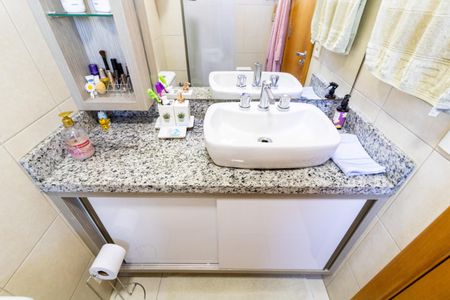Apartamento à venda com 87m², 2 quartos e 2 vagas Apartamento à venda com 87m², 2 quartos e 2 vagasBanheiro da Suíte