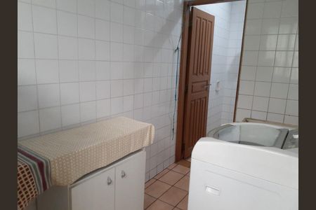 Casa à venda com 247m², 4 quartos e 5 vagas Casa à venda com 247m², 4 quartos e 5 vagasCozinha