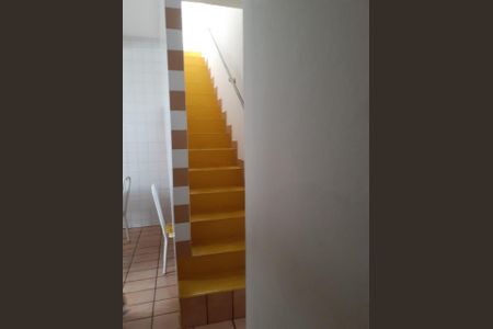 Casa à venda com 247m², 4 quartos e 5 vagas Casa à venda com 247m², 4 quartos e 5 vagasEscada