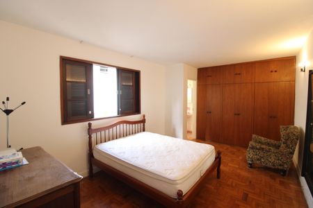 Casa à venda com 186m², 4 quartos e 2 vagasSuíte 2