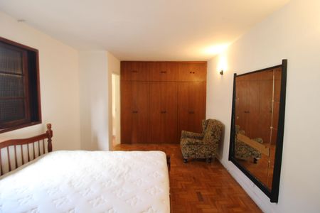 Casa à venda com 186m², 4 quartos e 2 vagasSuíte 2