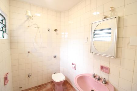 Casa à venda com 186m², 4 quartos e 2 vagasBanheiro Suíte 2