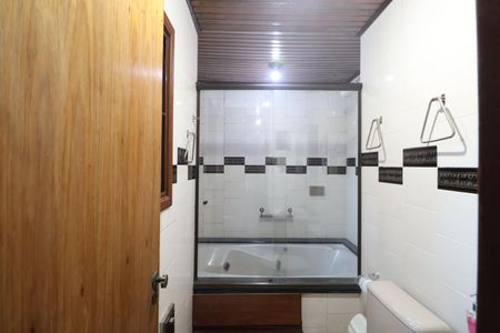 Casa à venda com 107m², 3 quartos e 3 vagasBanheiro da Suíte 2
