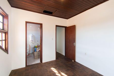 Casa à venda com 247m², 4 quartos e 2 vagas Casa à venda com 247m², 4 quartos e 2 vagasCorredor