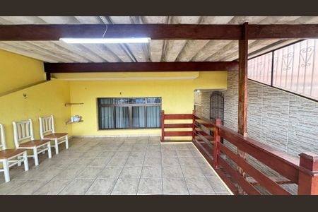Casa à venda com 127m², 2 quartos e 2 vagas Casa à venda com 127m², 2 quartos e 2 vagasVaranda