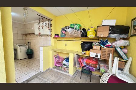 Casa à venda com 127m², 2 quartos e 2 vagas Casa à venda com 127m², 2 quartos e 2 vagasÁrea de Serviço