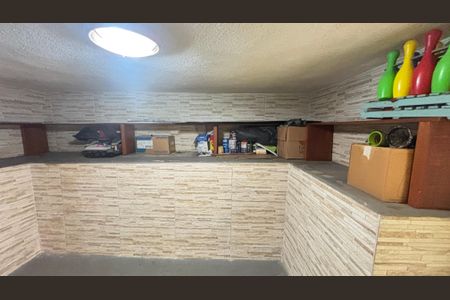 Casa à venda com 127m², 2 quartos e 2 vagas Casa à venda com 127m², 2 quartos e 2 vagasPorão