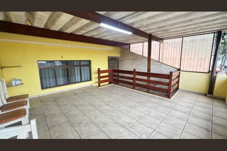 Casa à venda com 127m², 2 quartos e 2 vagas Casa à venda com 127m², 2 quartos e 2 vagasVaranda
