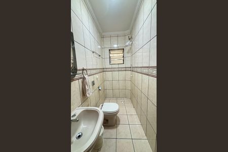 Casa à venda com 127m², 2 quartos e 2 vagas Casa à venda com 127m², 2 quartos e 2 vagasBanheiro