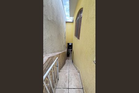 Casa à venda com 127m², 2 quartos e 2 vagas Casa à venda com 127m², 2 quartos e 2 vagasEscada