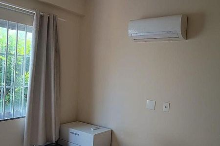 Casa à venda com 84m², 1 quarto e 3 vagas