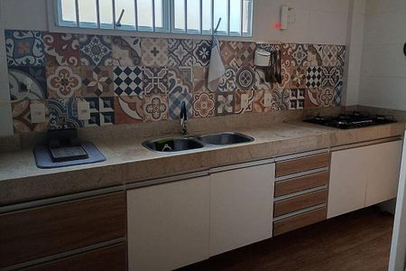 Casa à venda com 84m², 1 quarto e 3 vagas