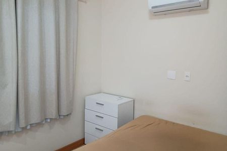 Casa à venda com 84m², 1 quarto e 3 vagas