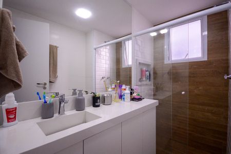 Apartamento à venda com 74m², 3 quartos e 1 vaga Apartamento à venda com 74m², 3 quartos e 1 vagaBanheiro da suite