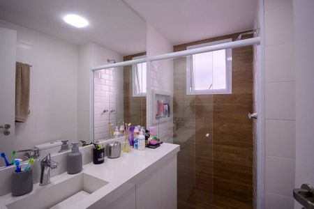 Apartamento à venda com 74m², 3 quartos e 1 vaga Apartamento à venda com 74m², 3 quartos e 1 vagaBanheiro da suite
