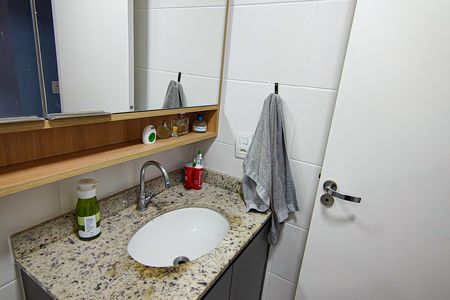 Apartamento à venda com 52m², 2 quartos e 1 vaga Apartamento à venda com 52m², 2 quartos e 1 vagaBanheiro da Suíte 2