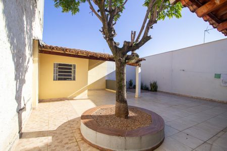 Casa para alugar com 150m², 2 quartos e 2 vagas Casa para alugar com 150m², 2 quartos e 2 vagasÁrea externa