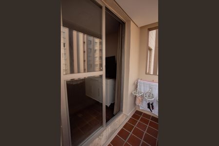 Apartamento à venda com 63m², 2 quartos e 1 vaga Apartamento à venda com 63m², 2 quartos e 1 vagaSacada/Sala