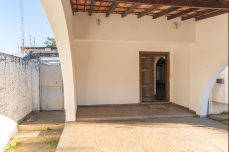 Casa à venda com 585m², 3 quartos e 4 vagasFachada