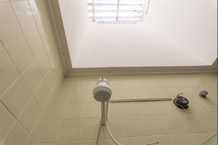 Casa à venda com 585m², 3 quartos e 4 vagasBanheiro do Quarto 2