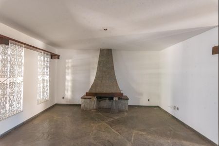Casa à venda com 585m², 3 quartos e 4 vagasSala
