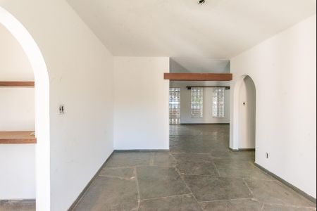 Casa à venda com 585m², 3 quartos e 4 vagasSala