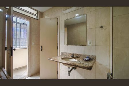 Casa à venda com 400m², 6 quartos e 2 vagas Casa à venda com 400m², 6 quartos e 2 vagasBanheiro Corredor 2